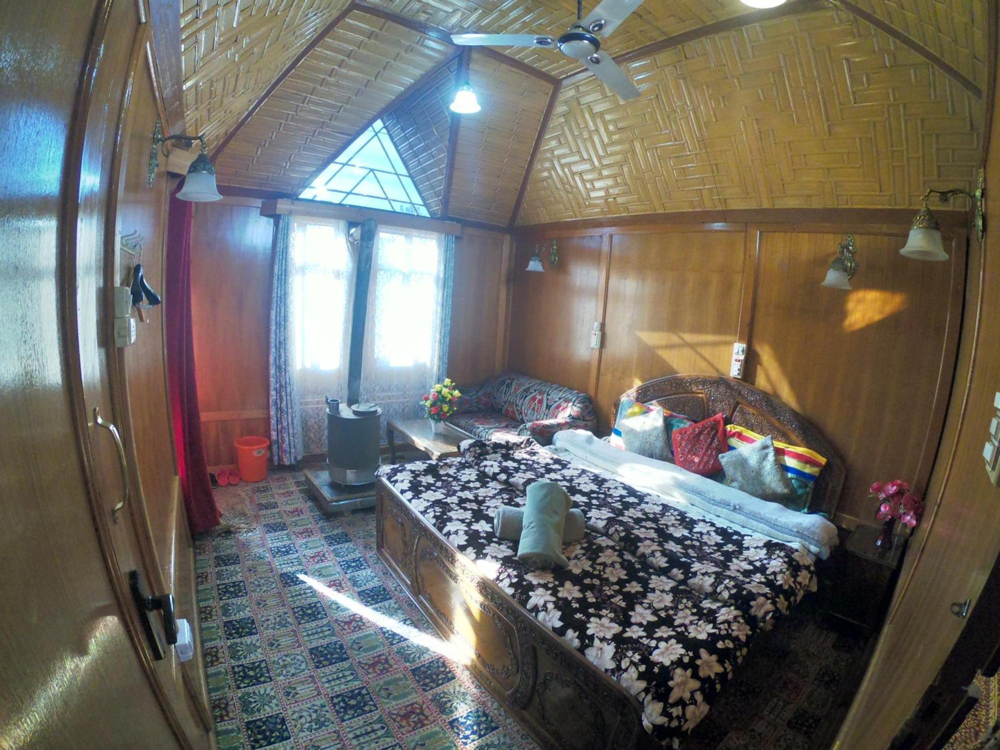 Goona Palace Houseboats Srīnagar Екстериор снимка