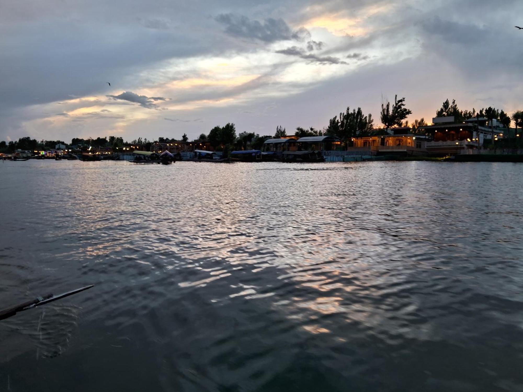Goona Palace Houseboats Srīnagar Екстериор снимка